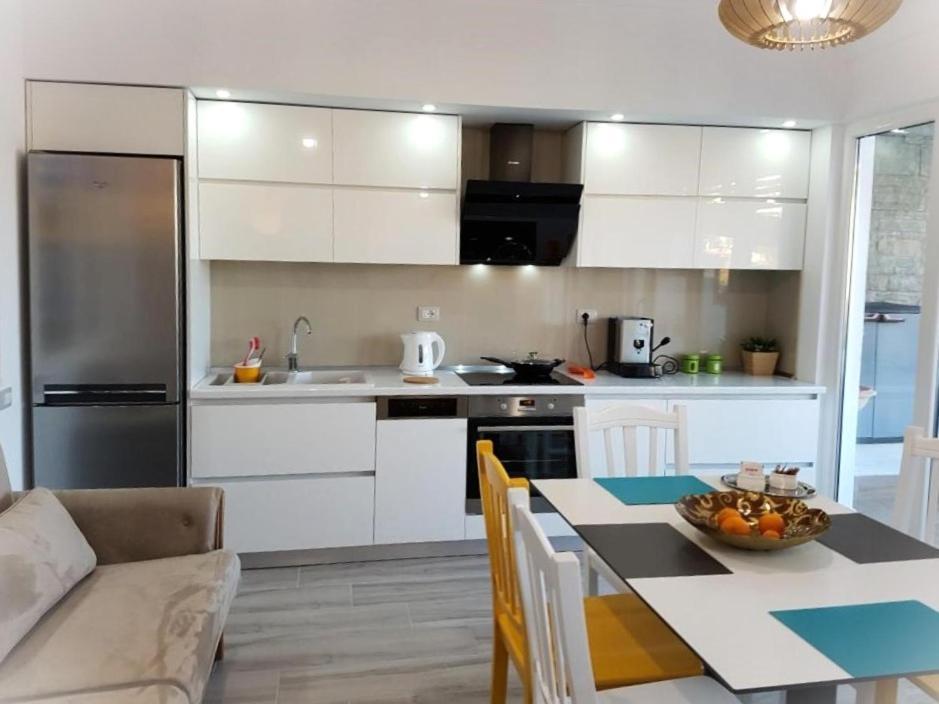 Vlorë Sofia'S Holiday Apartment מראה חיצוני תמונה